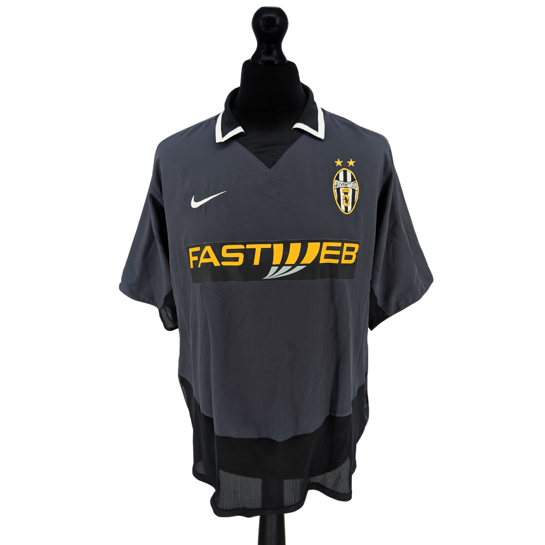 Juventus alternate football shirt 2003/04