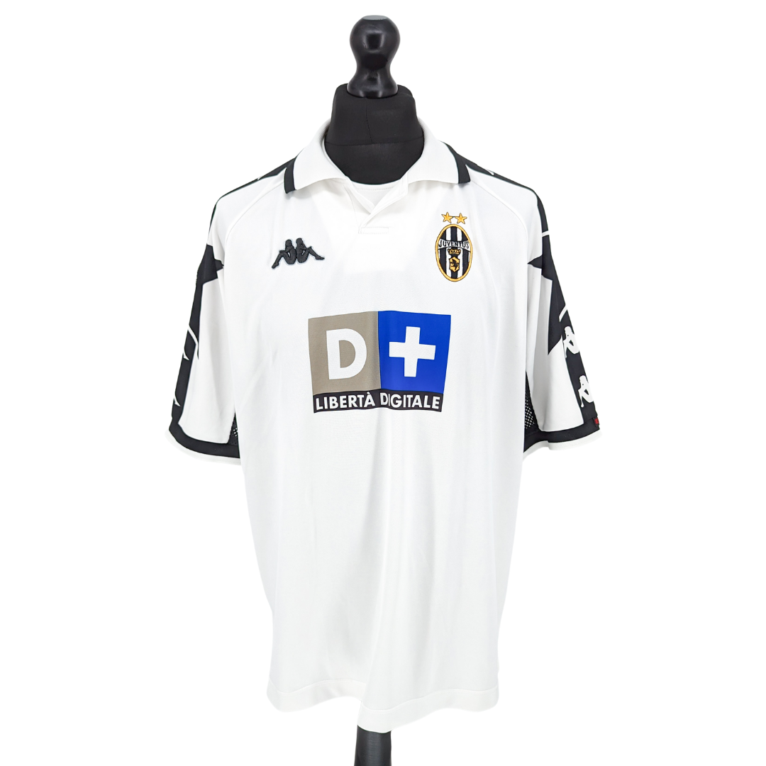 Juventus away football shirt 1999/00