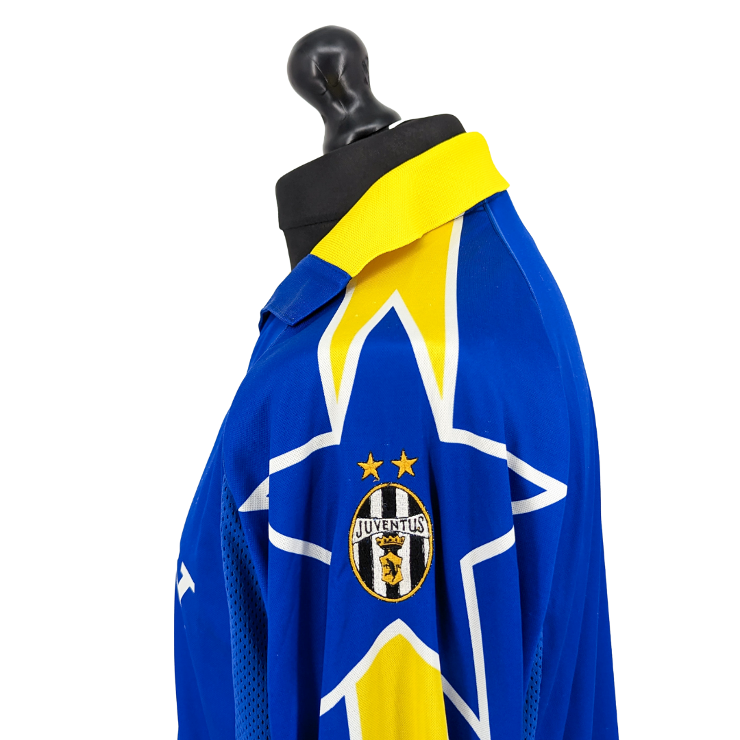 Juventus alternate football shirt 1997/98