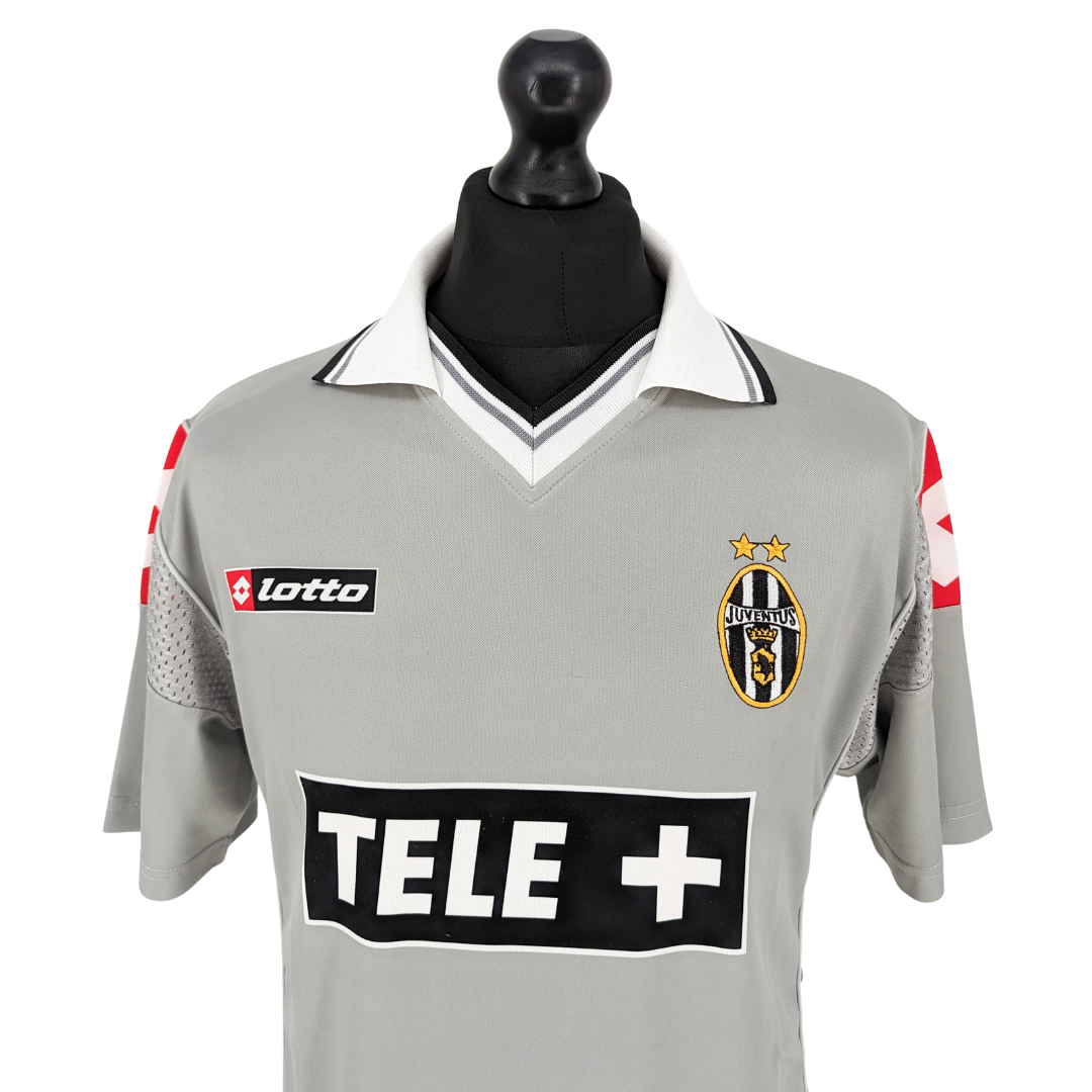 Juventus alternate football shirt 2000/01