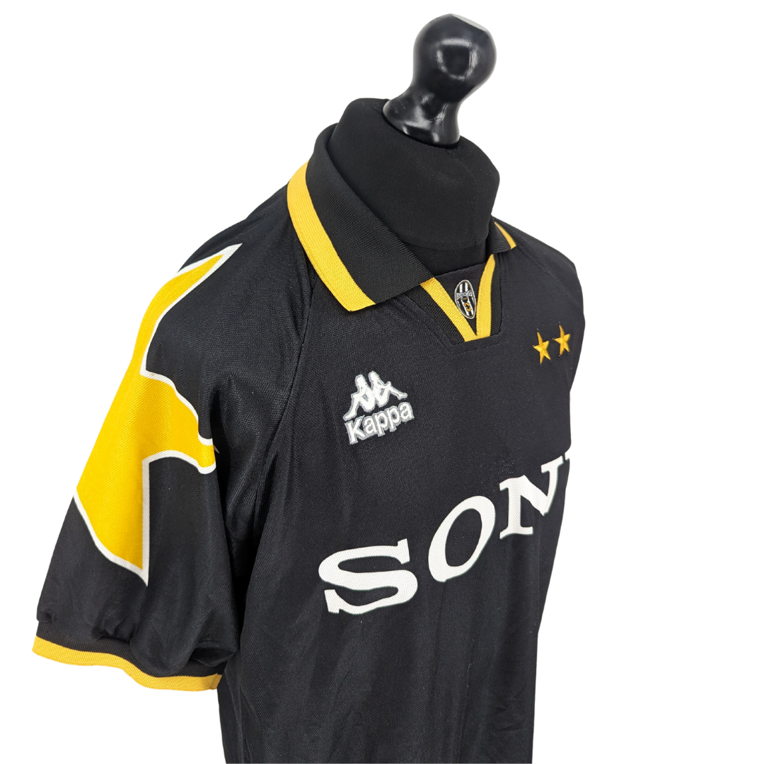 Juventus alternate football shirt 1995/96
