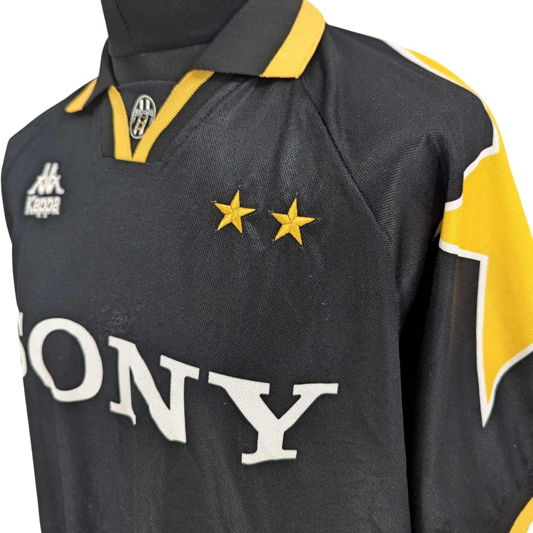 Juventus alternate football shirt 1995/96