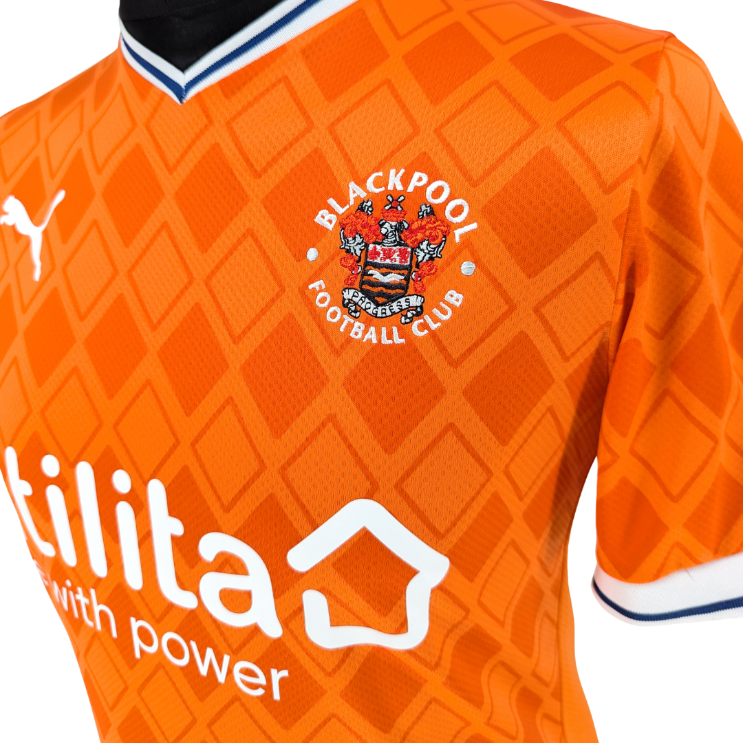 Blackpool home football shirt 2022/23 - (S)