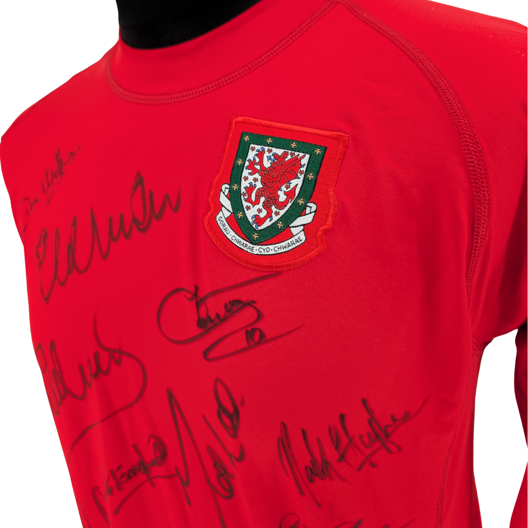 Wales signed home football shirt 2000/01 - (XL)