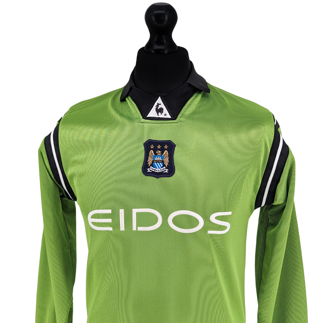 Manchester City goalkeeper football shirt 2001/02