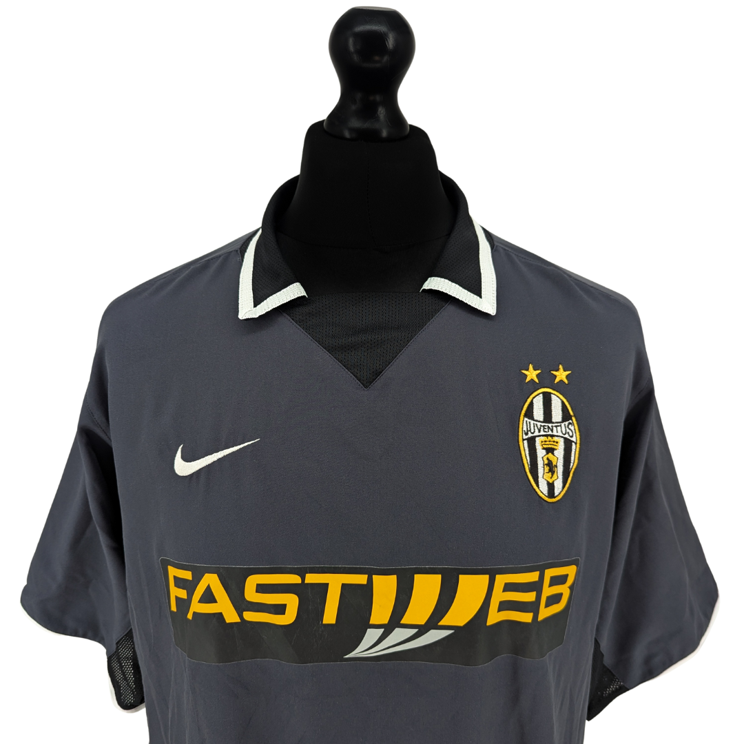 Juventus alternate football shirt 2003/04