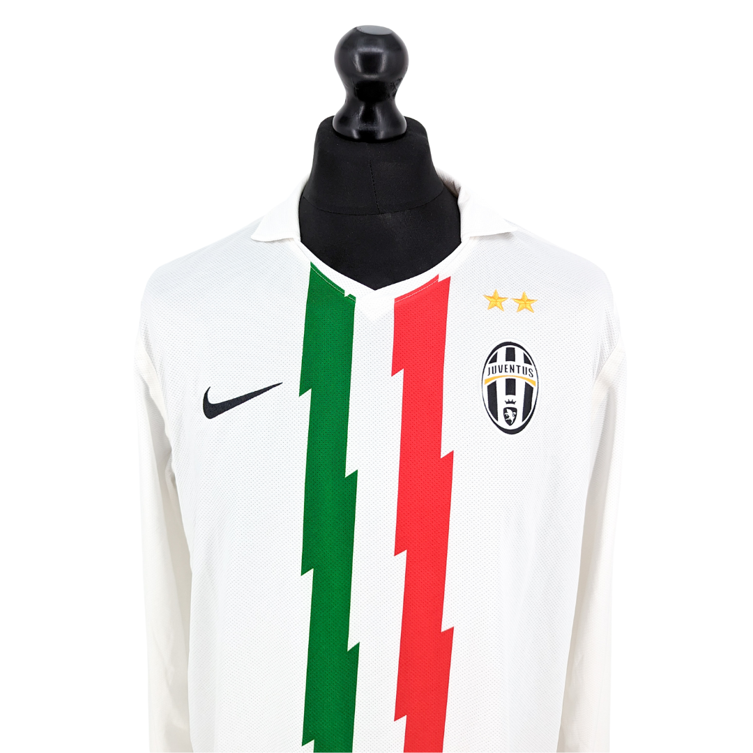 Juventus away football shirt 2010/11