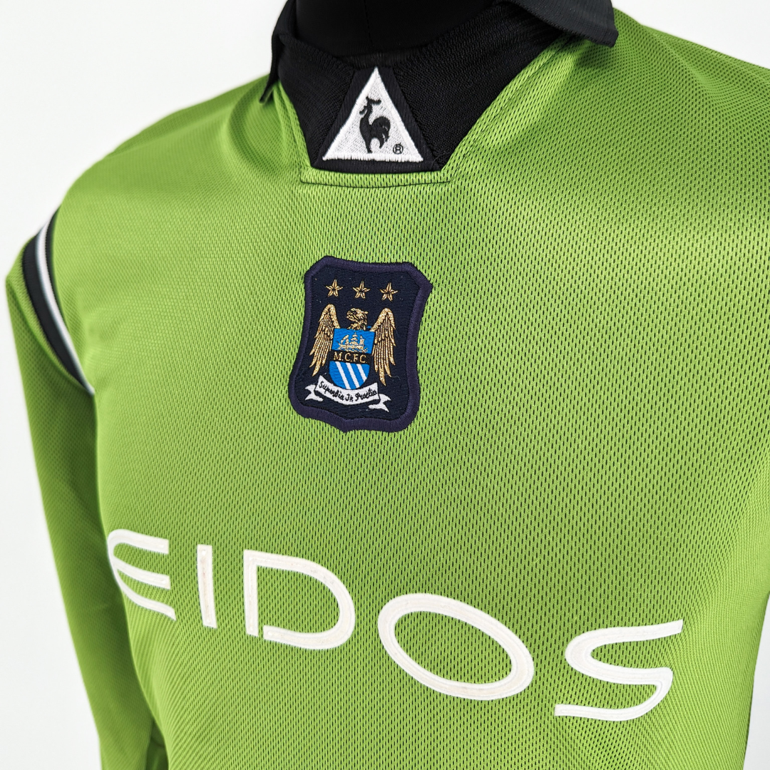 Manchester City goalkeeper football shirt 2001/02