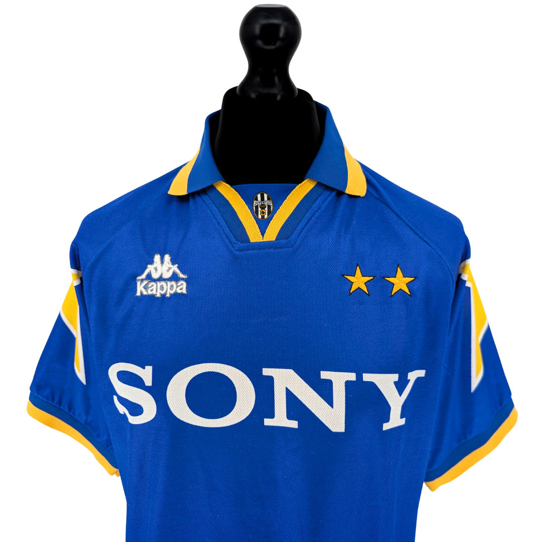 Juventus away football shirt 1995/96 - (L)