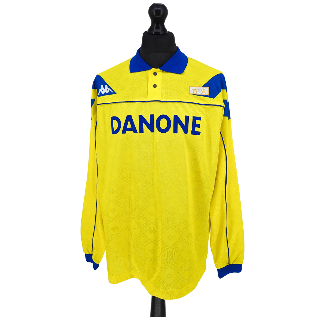 Juventus away football shirt 1992/93