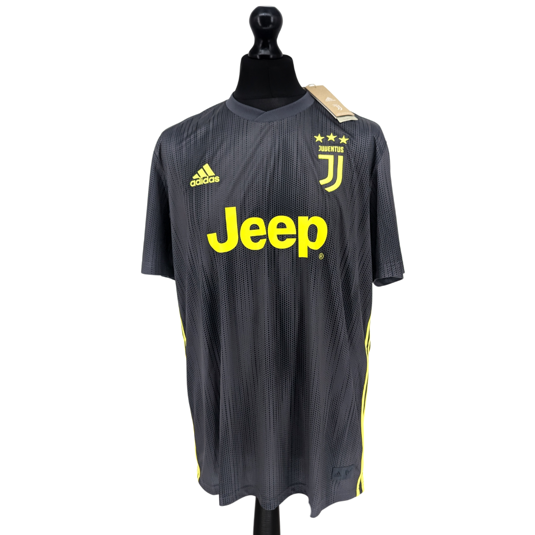 Juventus alternate football shirt 2018/19