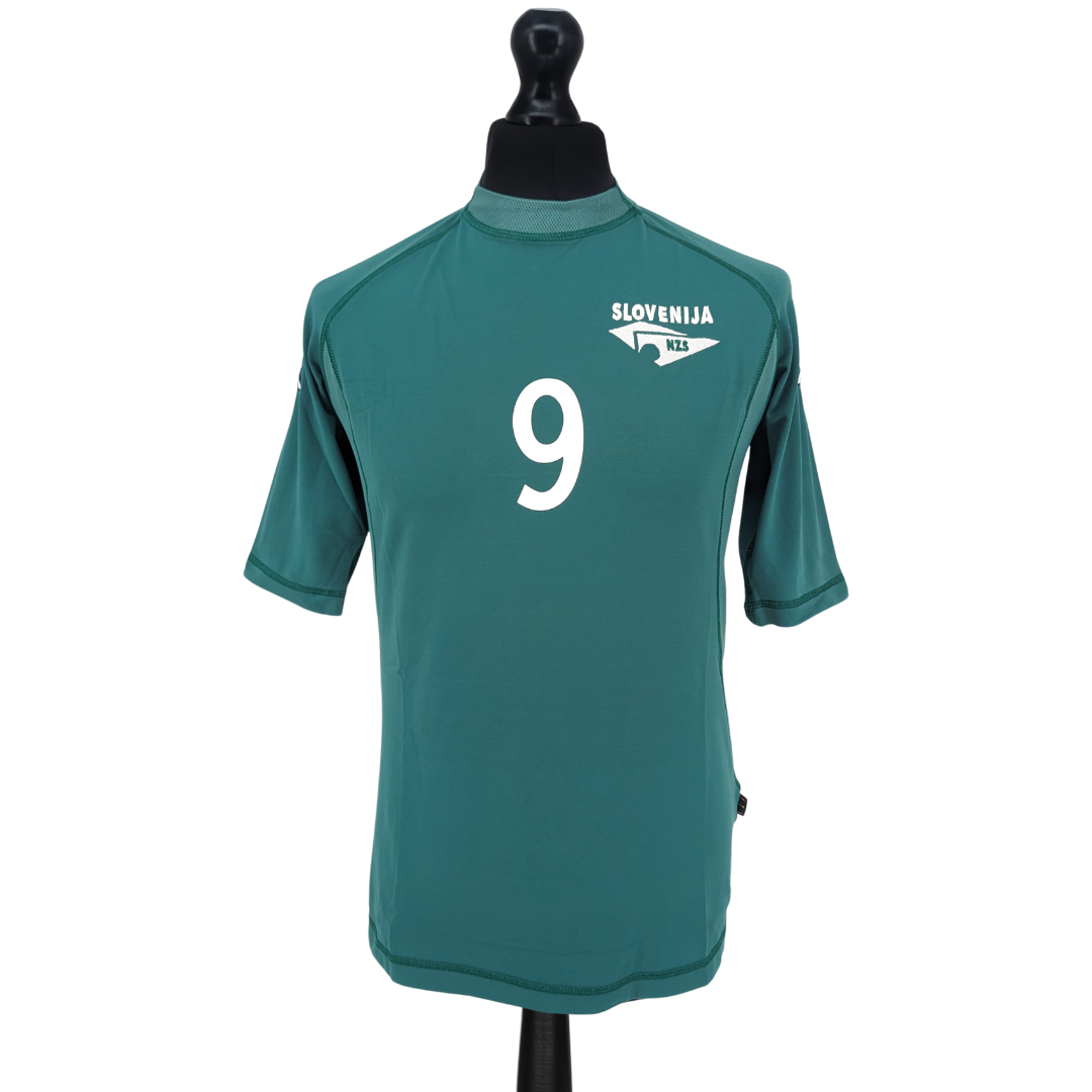 Slovenia away football shirt 2005/06