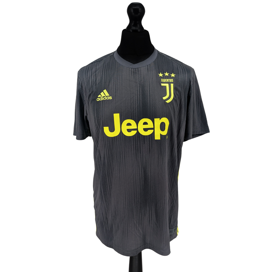 Juventus alternate football shirt 2018/19