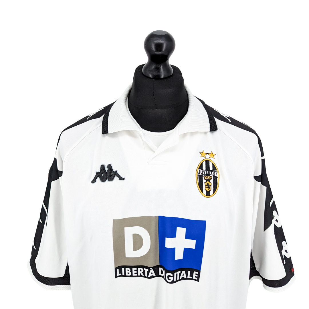 Juventus away football shirt 1999/00