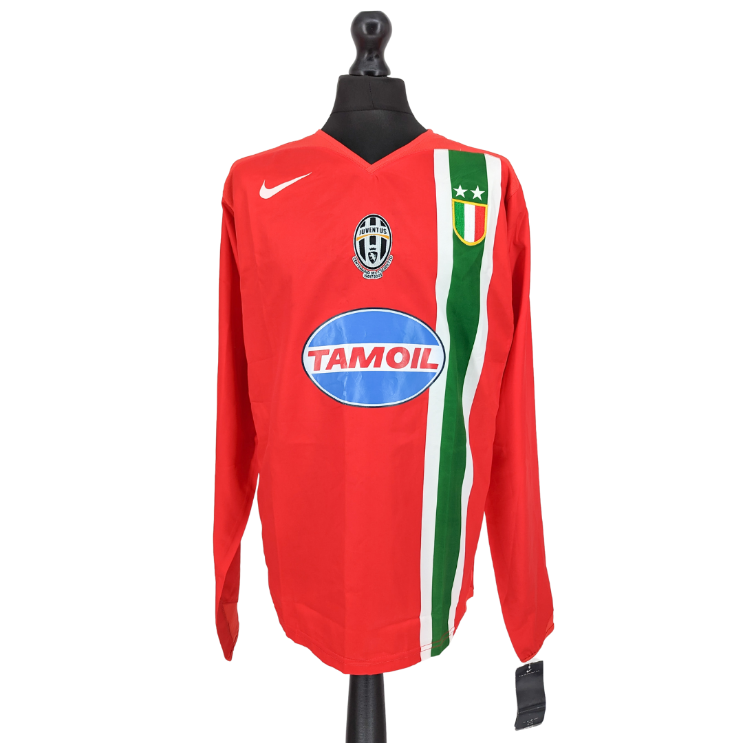 Juventus away football shirt 2005/06