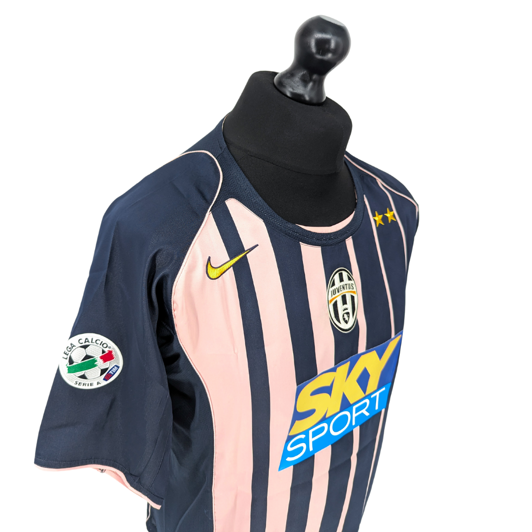 Juventus away football shirt 2004/05