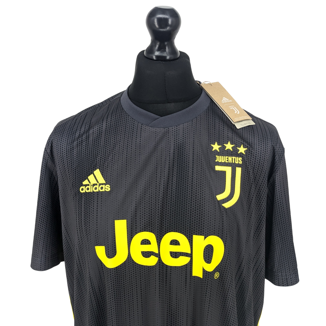 Juventus alternate football shirt 2018/19