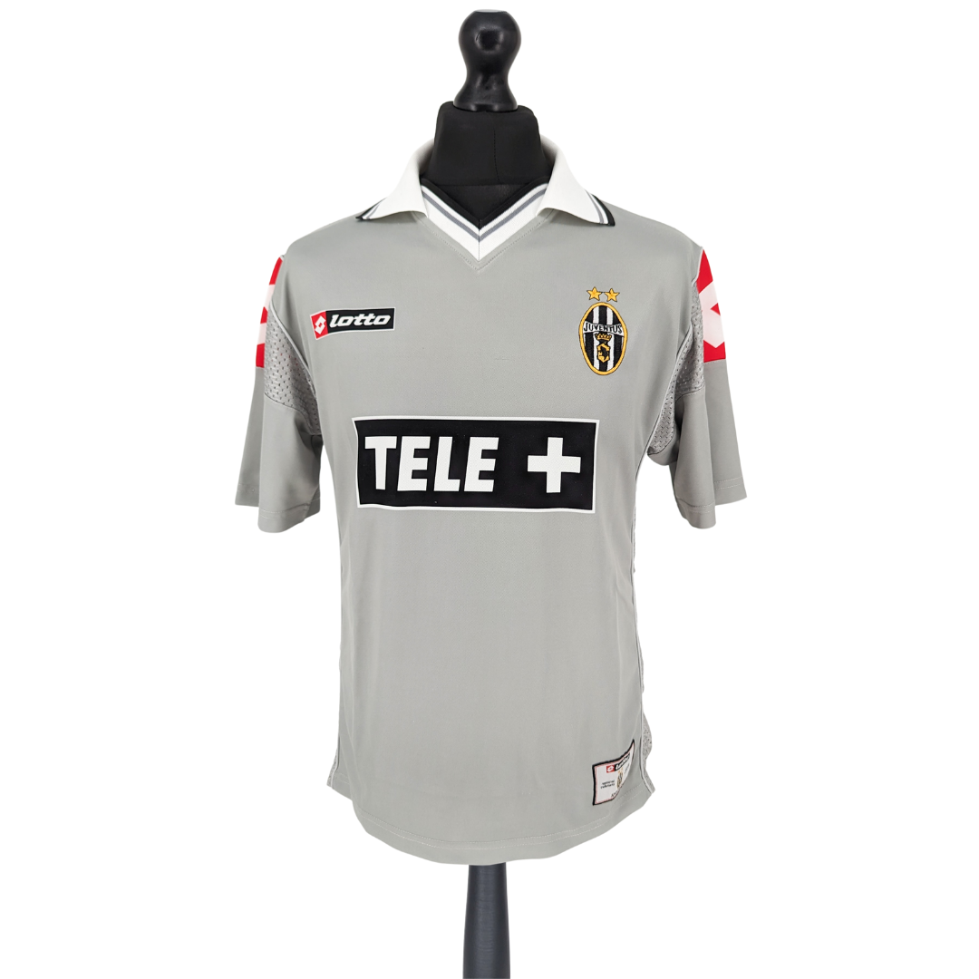 Juventus alternate football shirt 2000/01