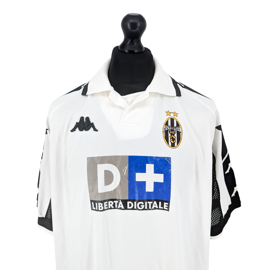 Juventus away football shirt 1999/00