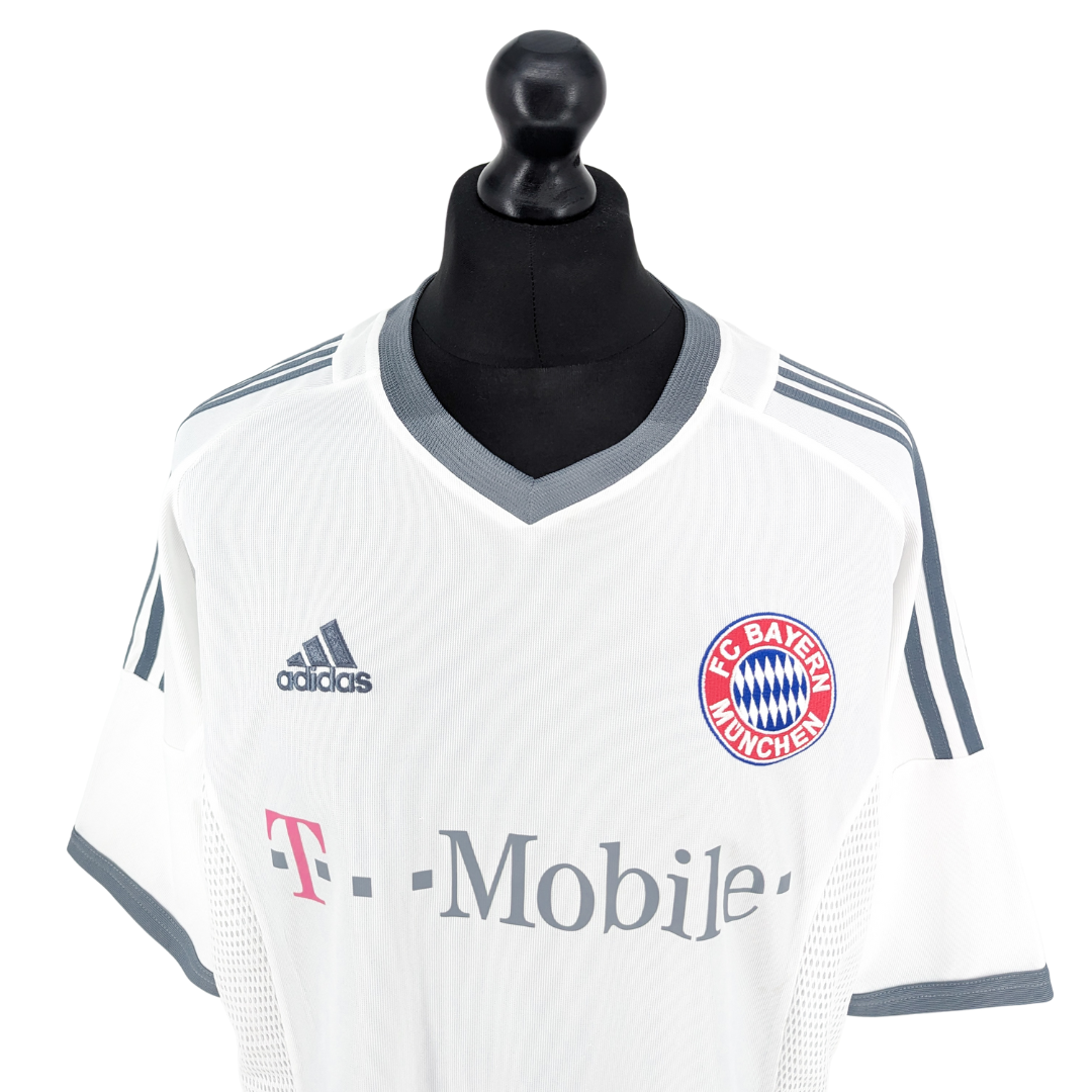 Bayern Munich away football shirt 2002/04