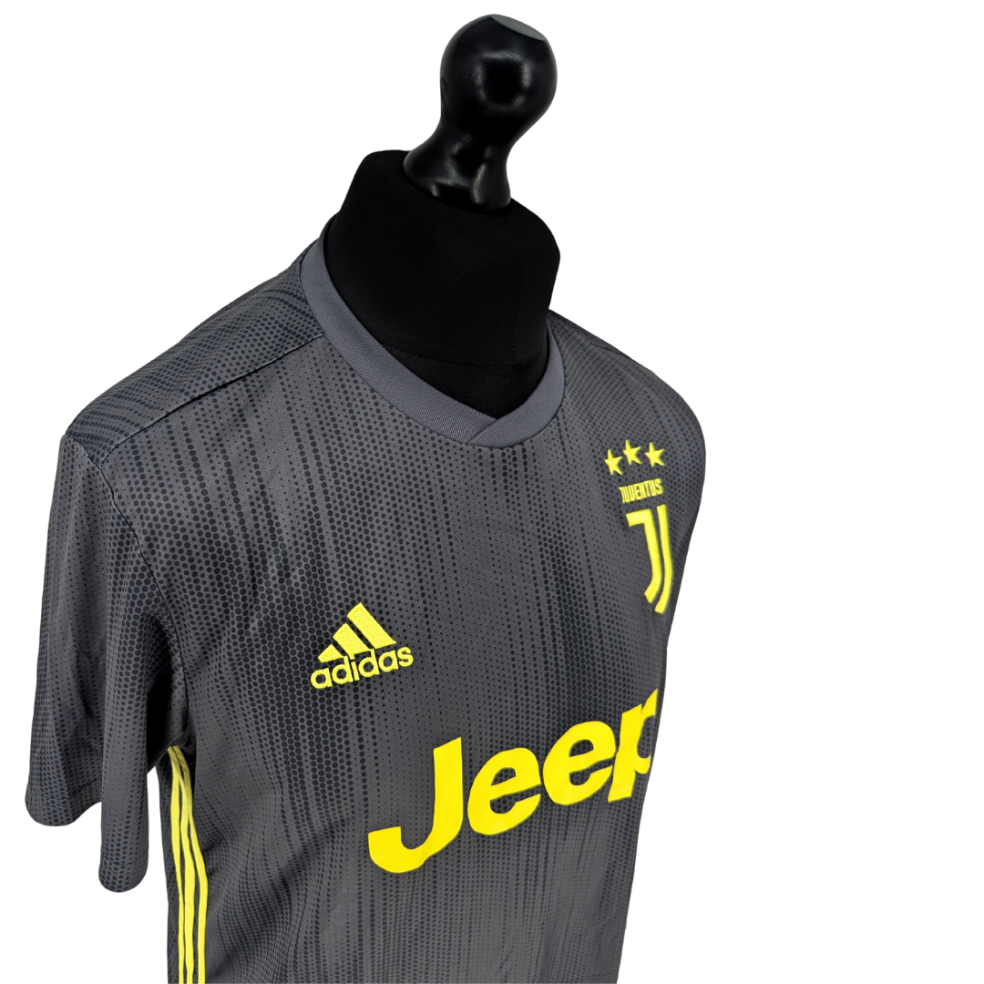 Juventus alternate football shirt 2018/19