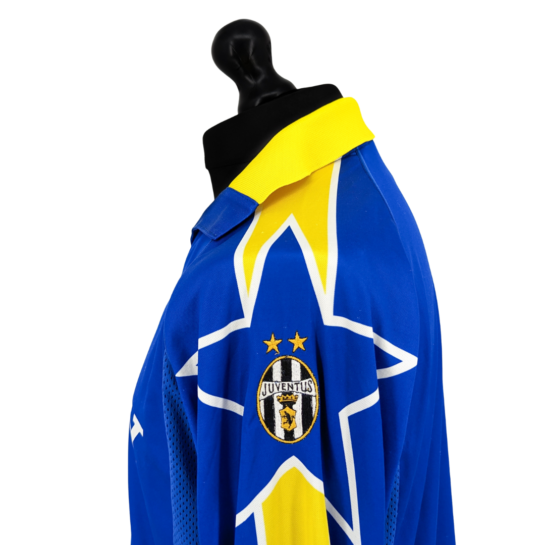 Juventus alternate football shirt 1997/98