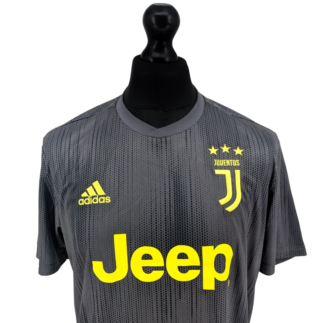 Juventus alternate football shirt 2018/19