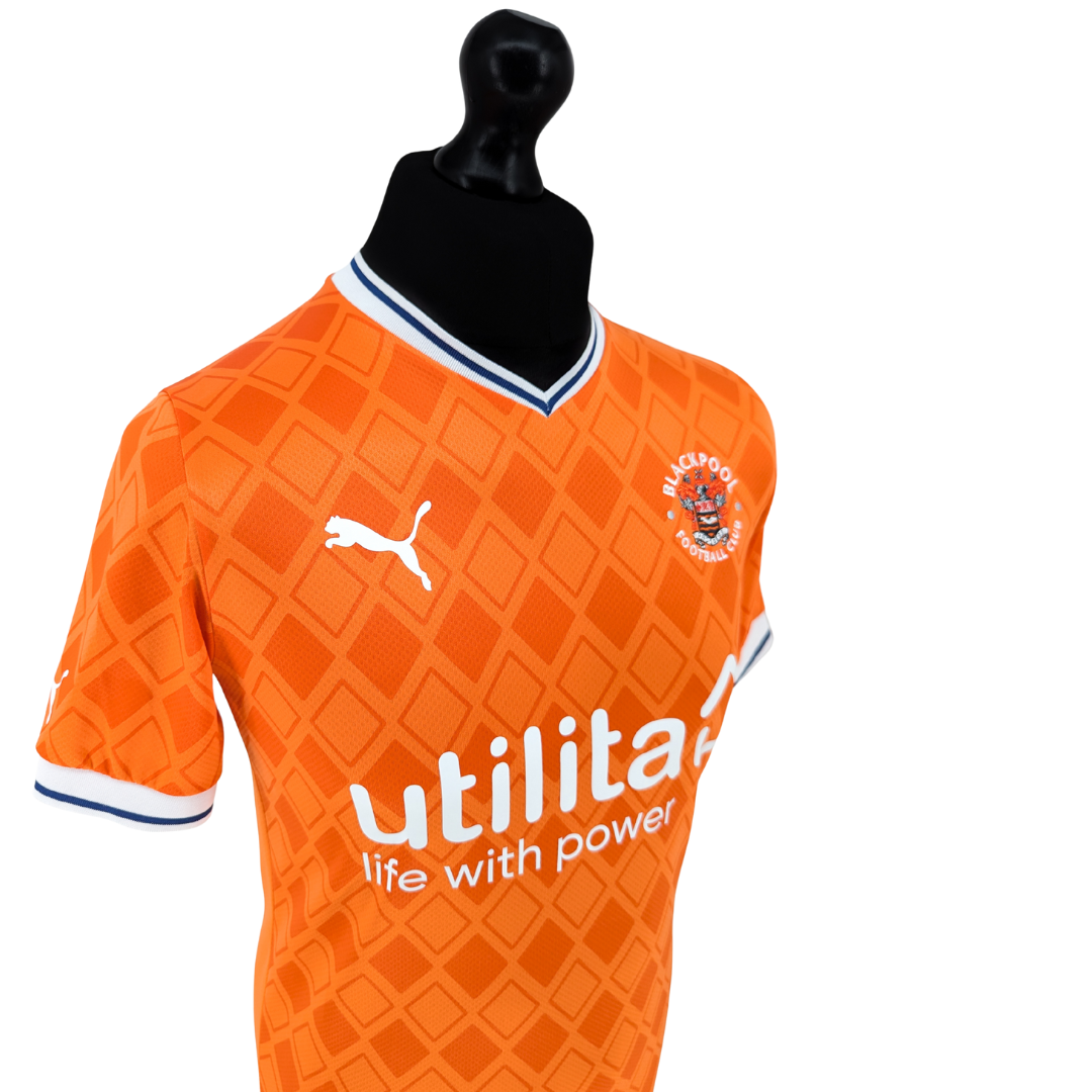 Blackpool home football shirt 2022/23 - (S)