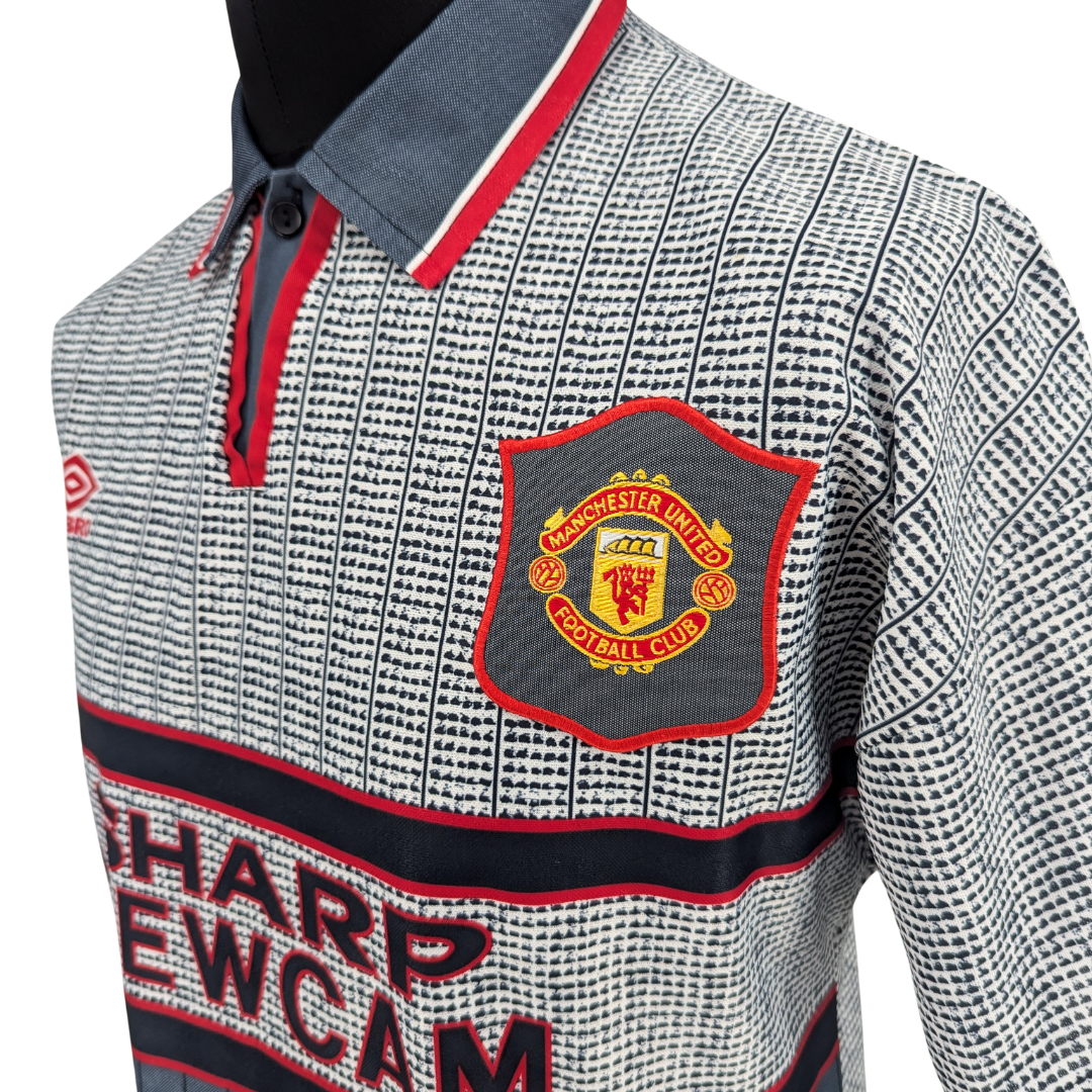 Manchester United away football shirt 1995/96