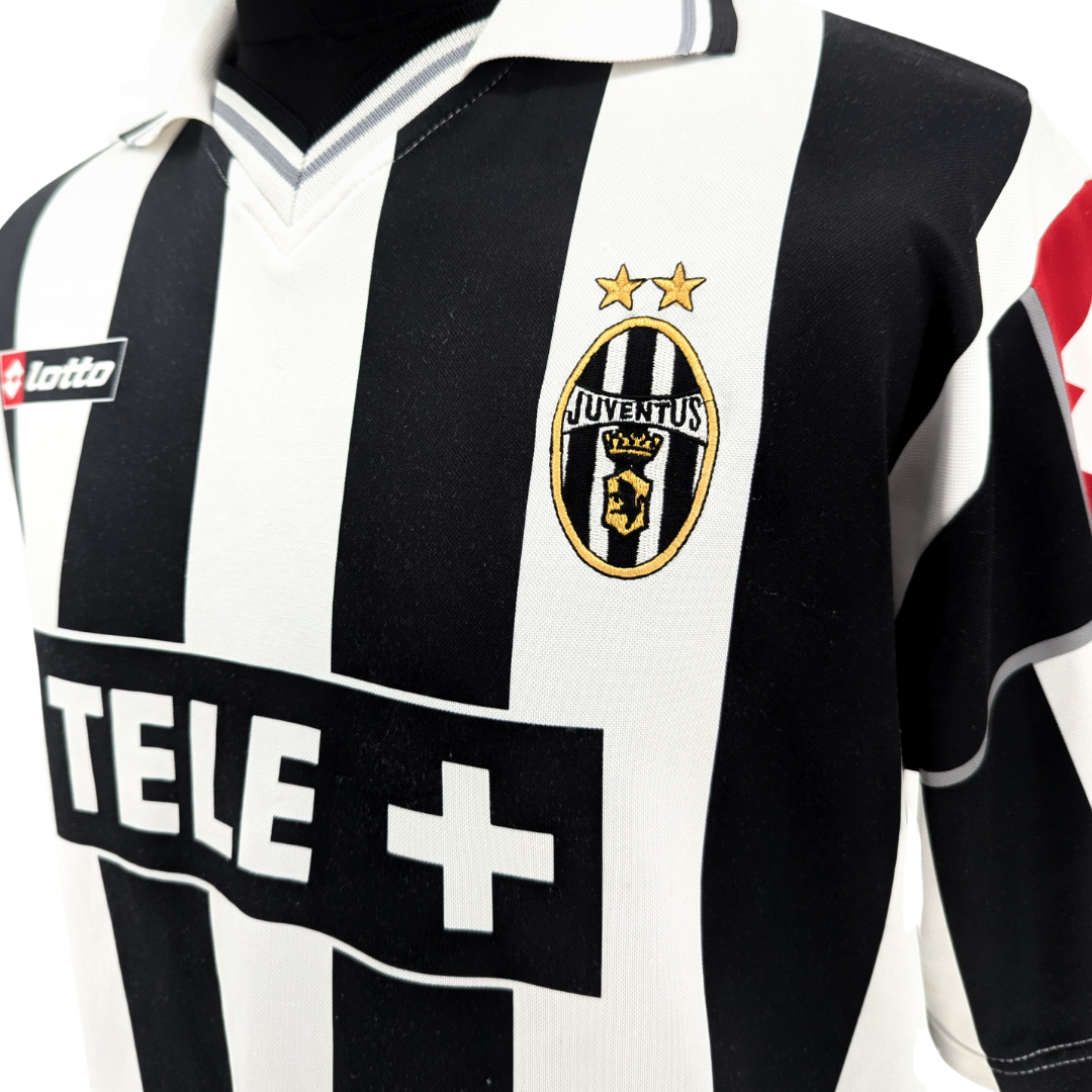 Juventus home football shirt 2000/01