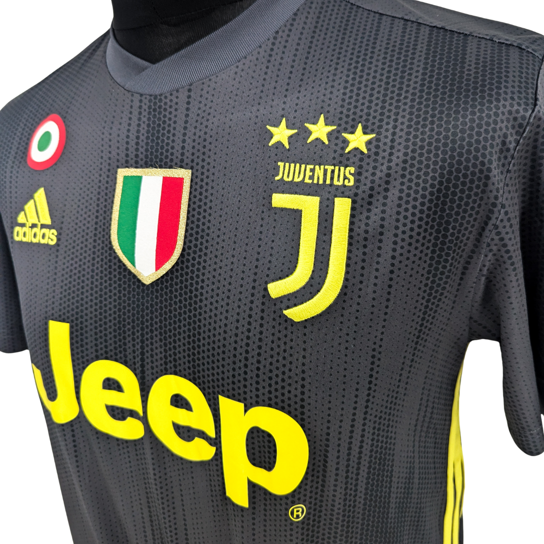 Juventus alternate football shirt 2018/19