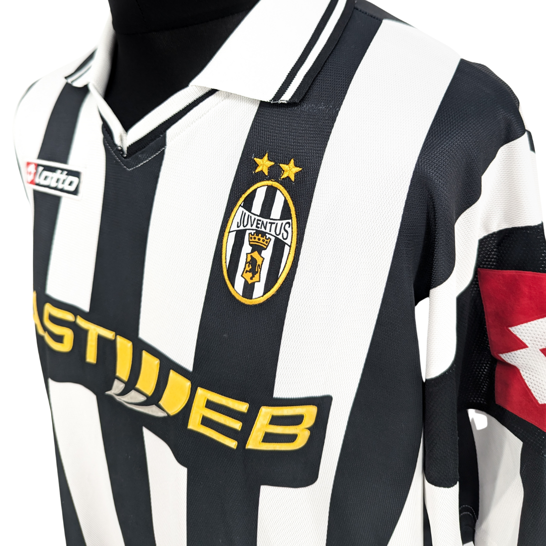 Juventus home football shirt 2001/02