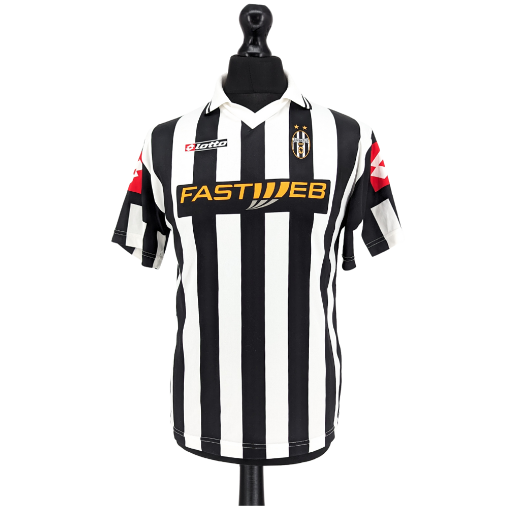 Juventus home football shirt 2001/02