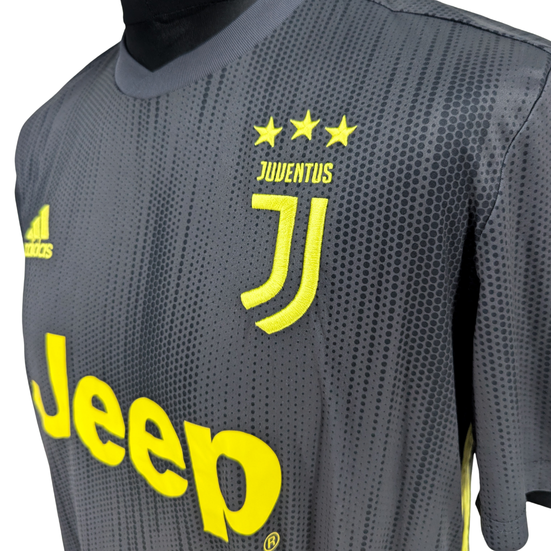 Juventus alternate football shirt 2018/19